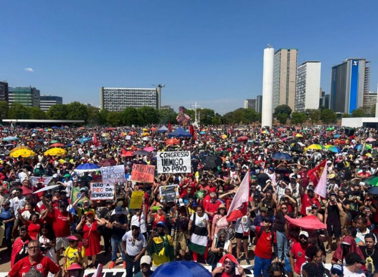 Nas ruas contra o PL da Dosimetria: confira os locais das manifestações neste domingo