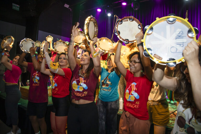 Turmas da escola de música 'As Batucas' fecham o ano com dois shows em Porto Alegre