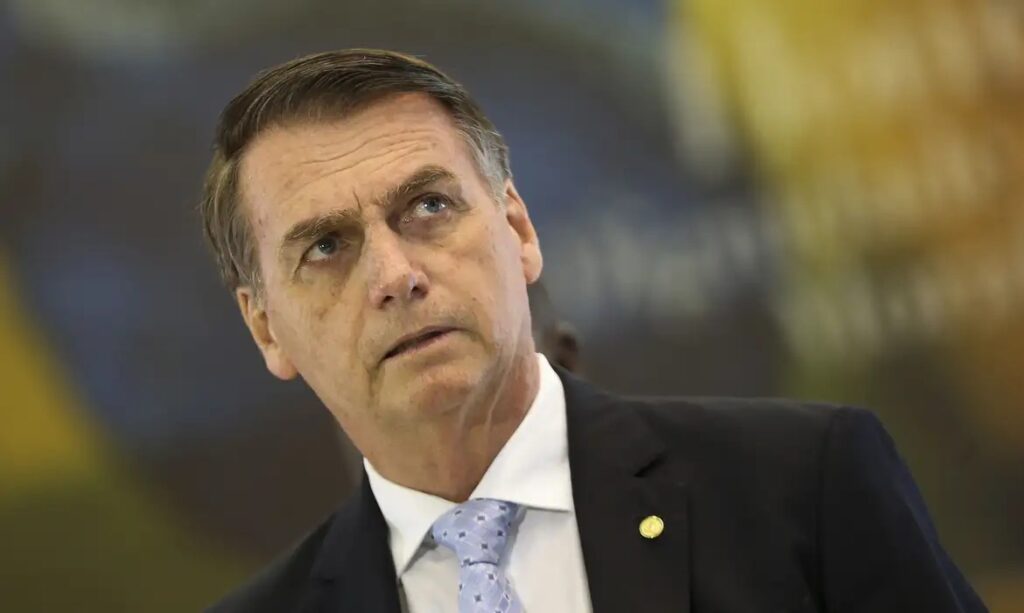 Bolsonaro e outros condenados do golpe começam a cumprir pena