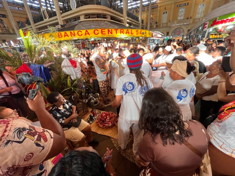 No coração do Mercado Público, Bate-Folhas celebra Ogum, Iansã e a renovação do axé para 2026