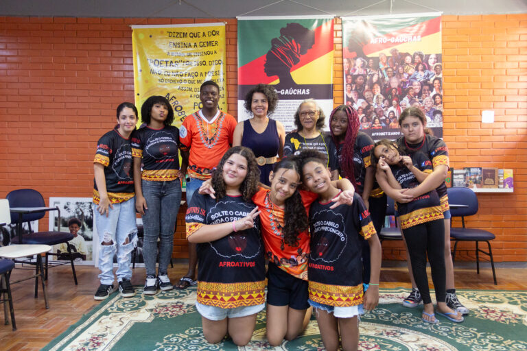 Afroativos ressignifica racismo em protagonismo estudantil na periferia de Porto Alegre