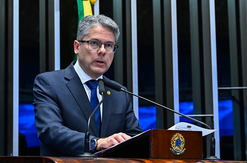 O senador Alessandro Vieira mudou o projeto aprovado na Câmara; texto volta para análise dos deputados
