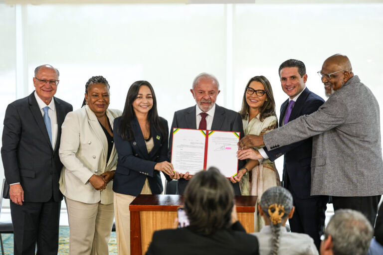 De olho no apoio de evangélicos, Lula declara música gospel patrimônio nacional