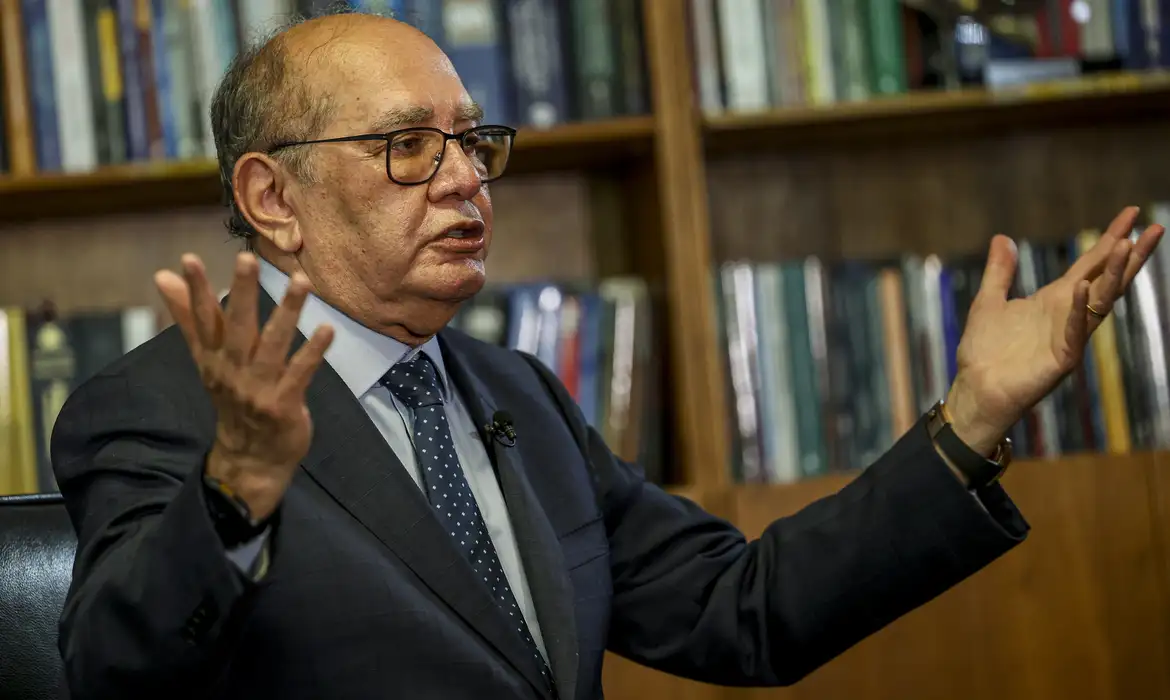 Gilmar Mendes acatou o pedido da Advocacia do Senado para que a decisão seja suspensa ao menos até que o Congresso vote uma atualização da Lei do Impeachment