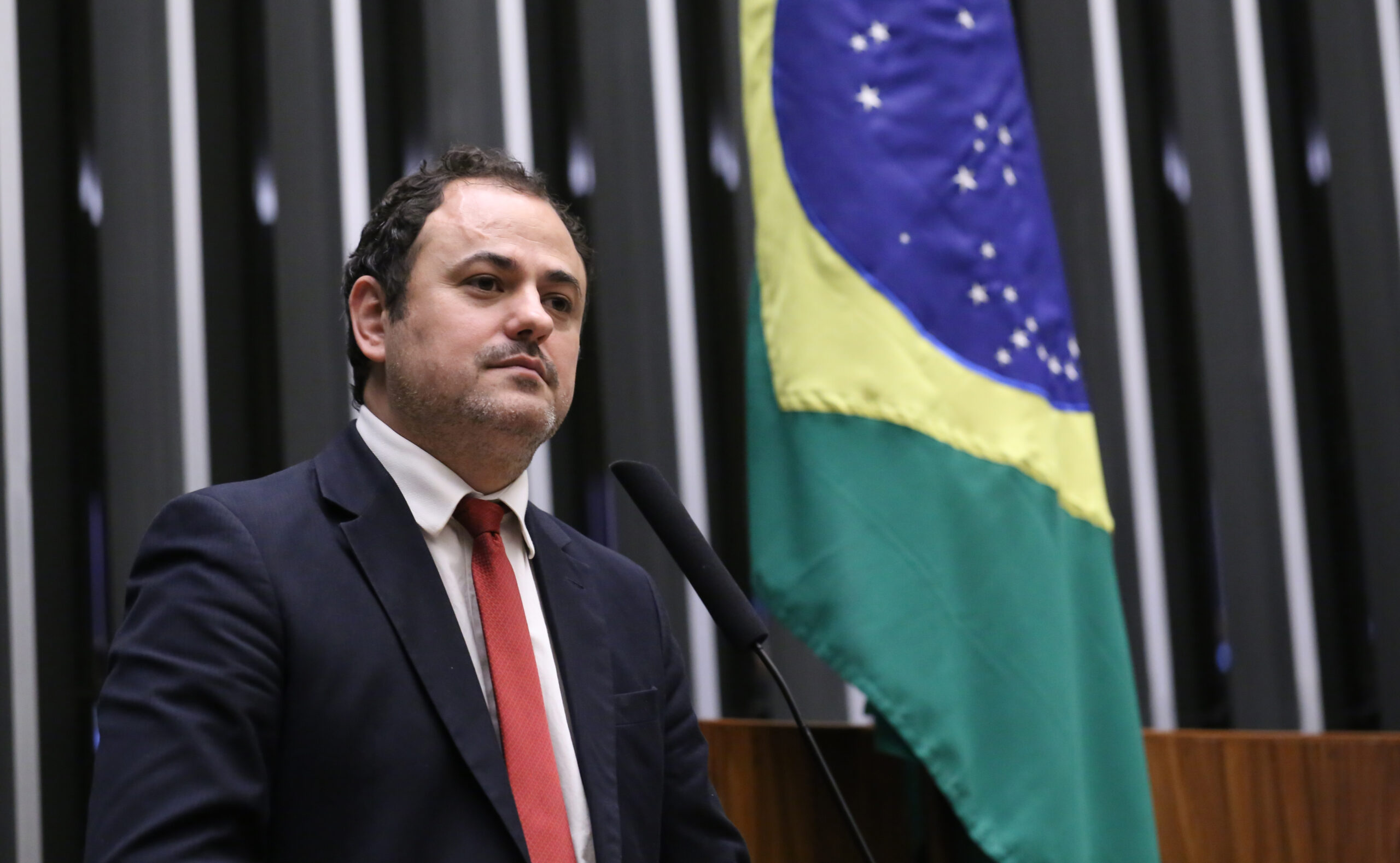Glauber Braga (Psol-RJ) afirmou que faria "de tudo" para defender a honra de sua mãe e para proteger a sua família