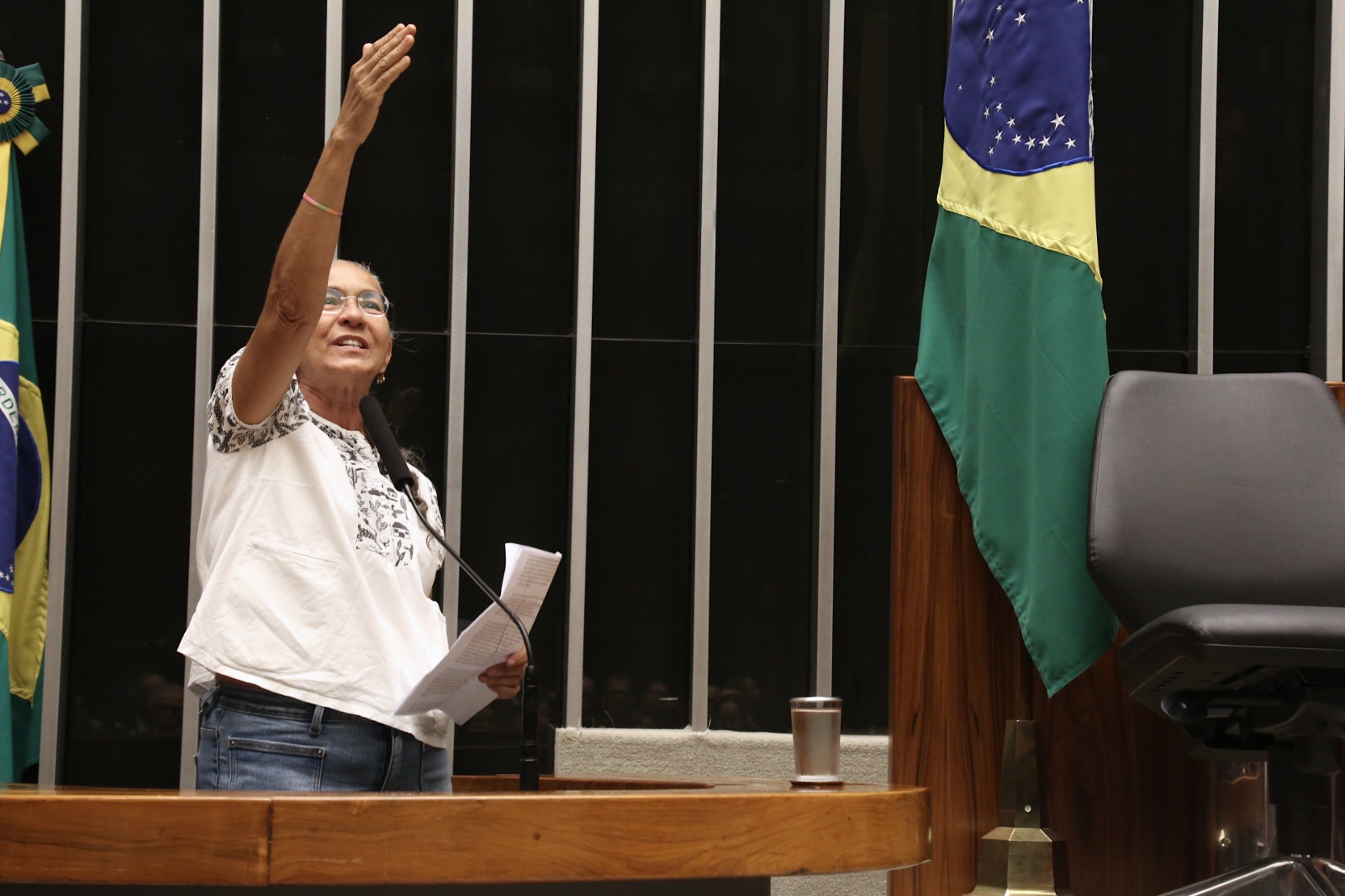 Heloísa Helena tomou posse e fez críticas a atuação da Cãmara e do governo