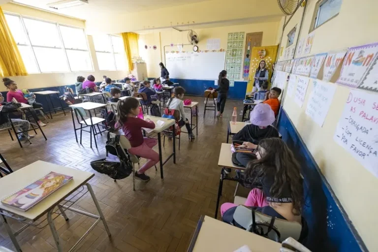 Câmara de Porto Alegre aprova projeto que acaba com eleições diretas para direções de escola