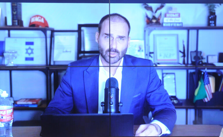 Eduardo Bolsonaro orientou envio do máximo de recursos de Daniel Vorcaro para os EUA
