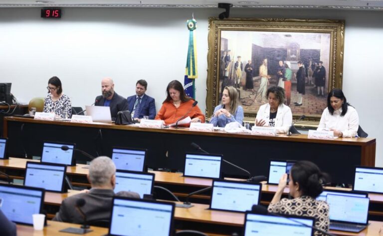 Comissão da Câmara aprova projeto que derruba lei da alienação parental