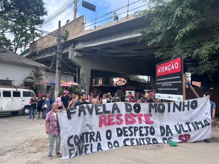 Moradores do Moinho exigem acesso à habitação na CDHU: ‘Somos humanos, não somos bichos'