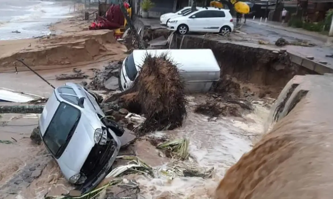 Ilhabela recebeu nesta noite de terça, 69mm de chuva num intervalo de três horas. Isso é equivalente a dez dias de chuvas