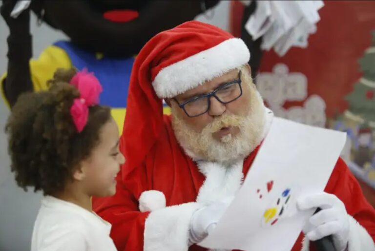 Correios já disponibilizam cartinhas para quem deseja presentear uma criança neste Natal