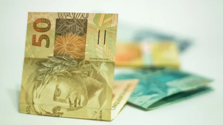 Dieese: Salário mínimo de R$ 1.621 vai injetar R$ 81,7 bi na economia em 2026