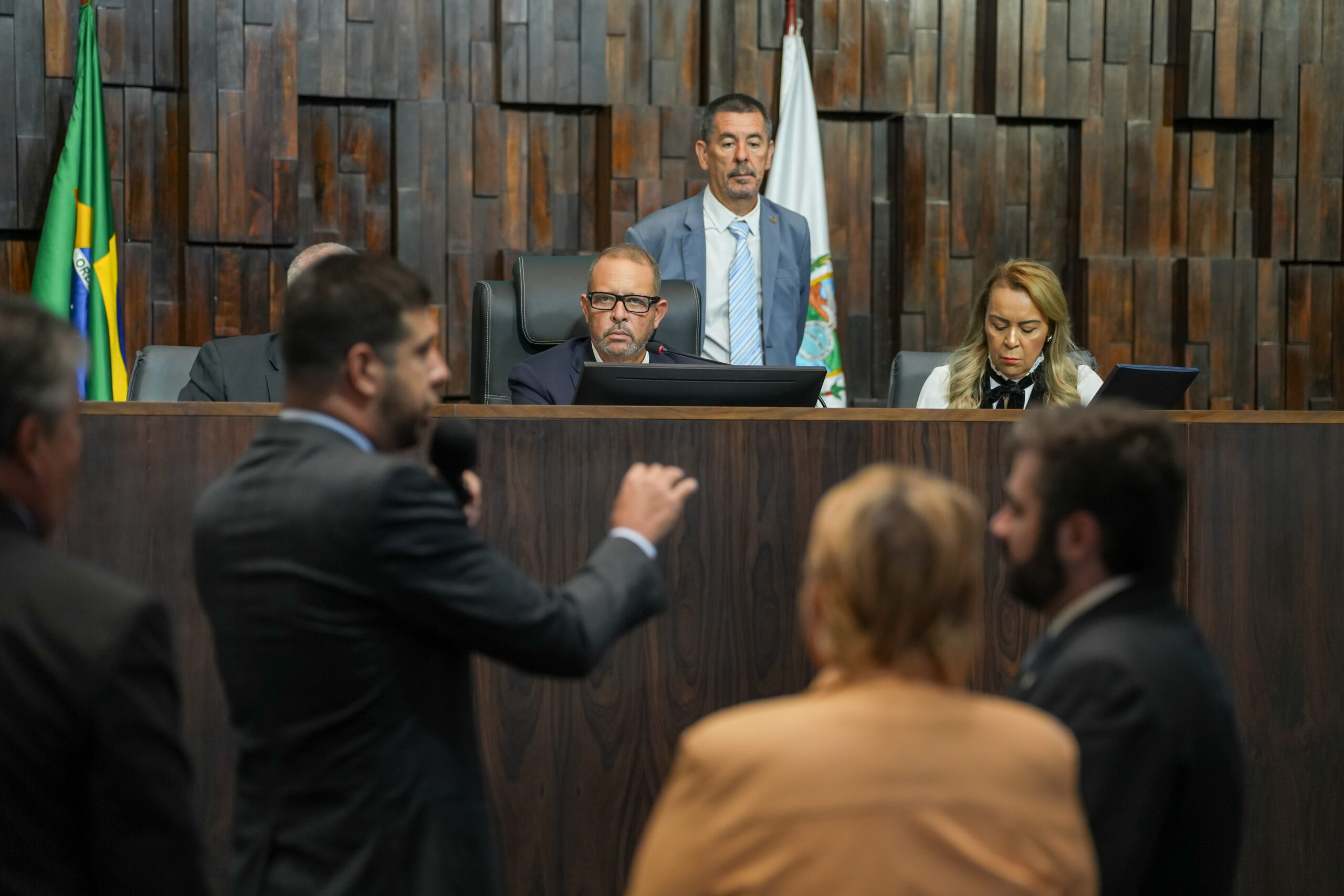 Sessão na Alerj é presidida por Guilherme Delaroli (PL), após afastamento de Rodrigo Bacellar (União Brasil)