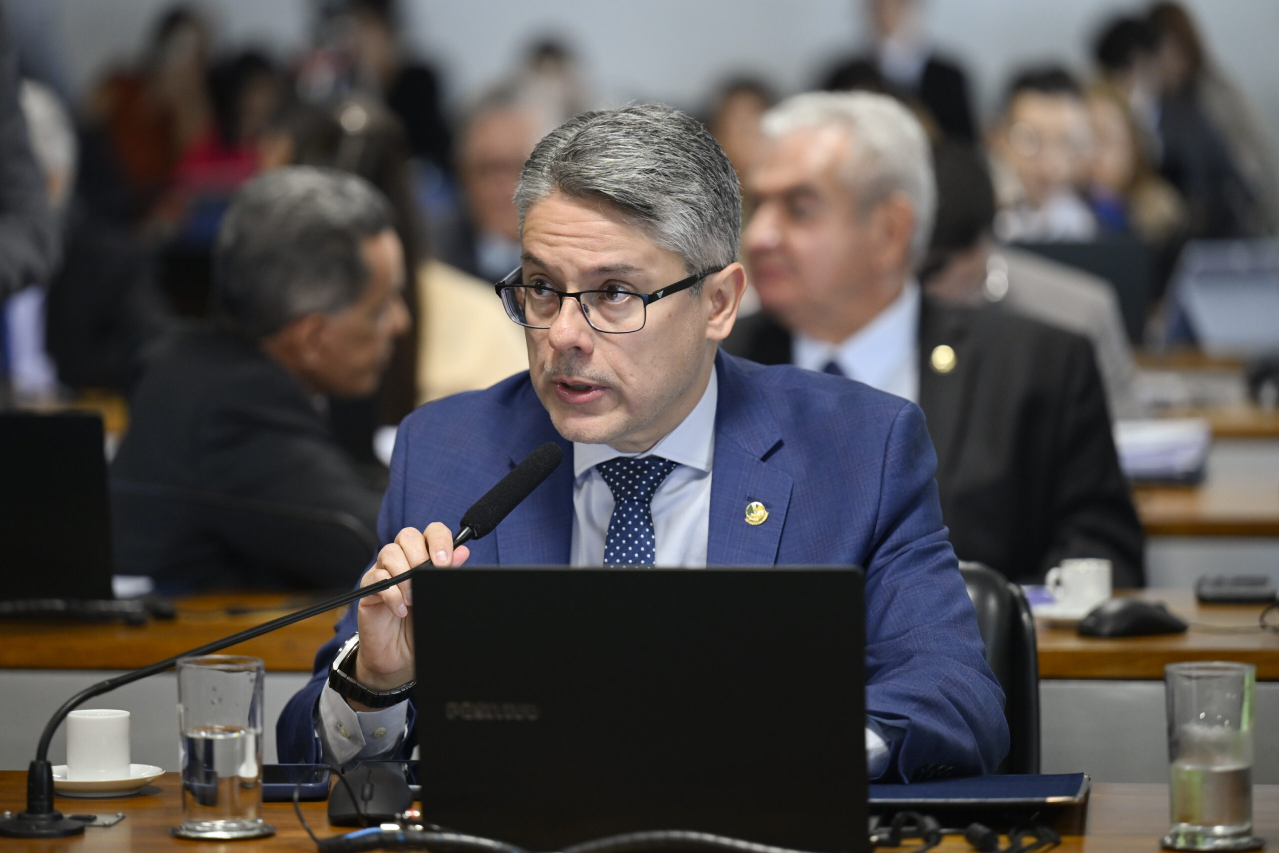 Alessandro Vieira (MDB-SE) foi o relator do projeto na CCJ do Senado