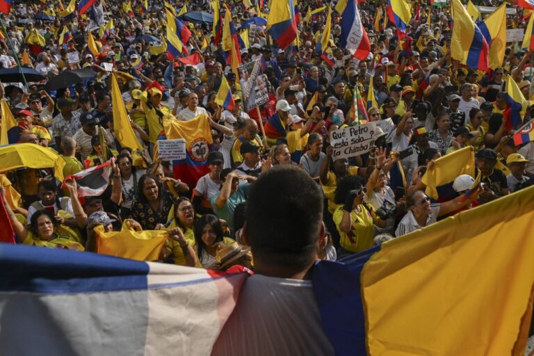 'Onda de rejeição e de coesão social' marca protestos na Colômbia, avalia historiadora