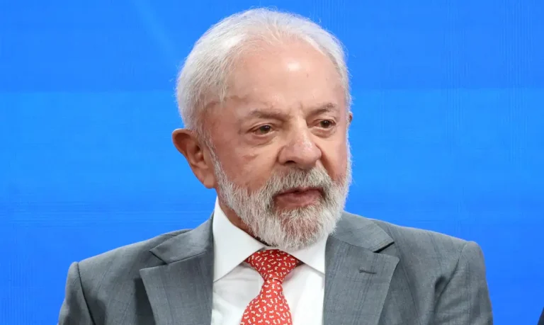 Fim da escala 6x1 é arma de Lula para expor Congresso conservador, diz cientista político