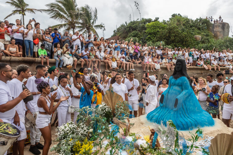 Dia de Iemanjá será marcado por tradicional cortejo e celebrações na praia do Arpoador 