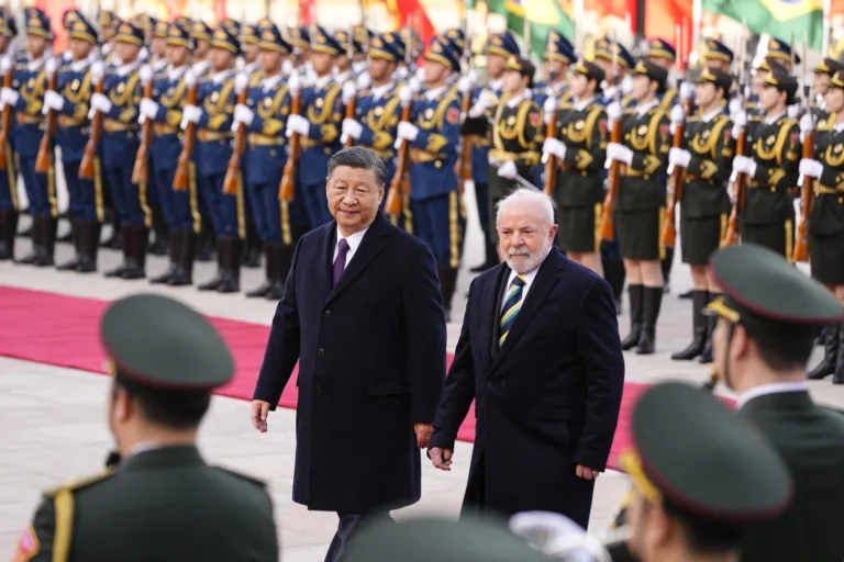 Lula e Xi conversam sobre colaboração entre países e defesa da ONU em 'tempos turbulentos'
