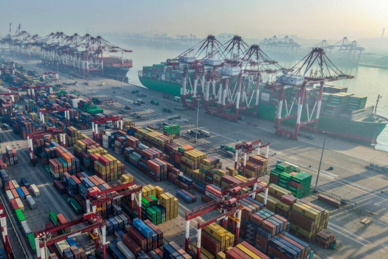 Apesar da guerra comercial dos EUA, PIB da China cresce 5% e país registra superávit recorde