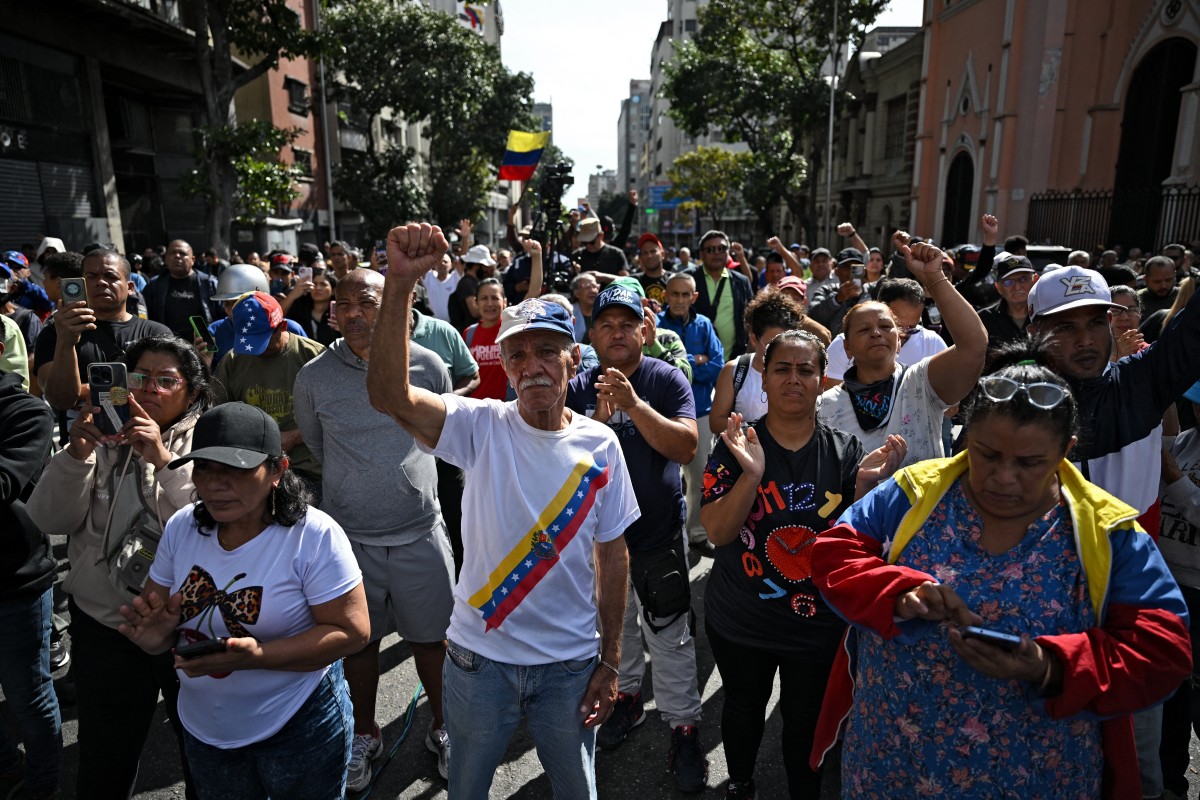 Mobilização popular no entorno do Palácio Miraflores, sede do governo venezuelano