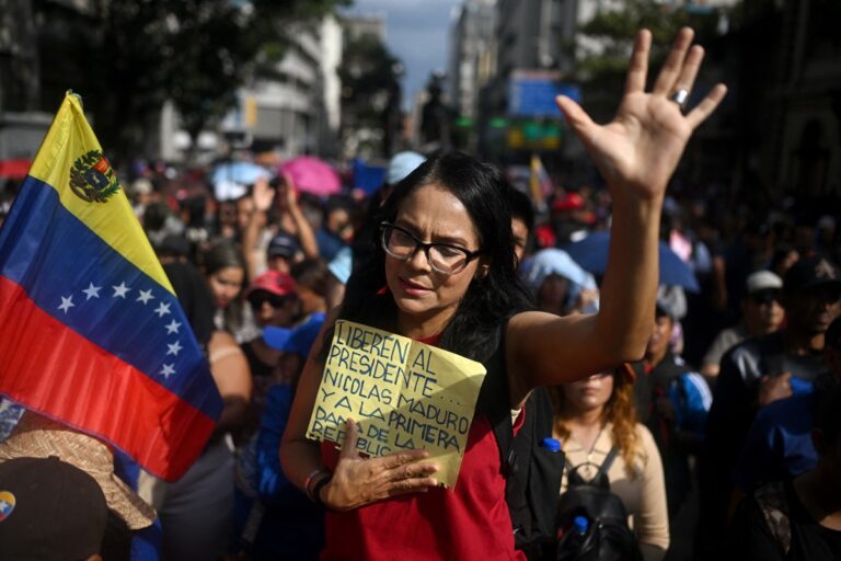 Mulheres venezuelanas marcham em Caracas por Cilia e Maduro; Delcy Rodríguez desafia Trump