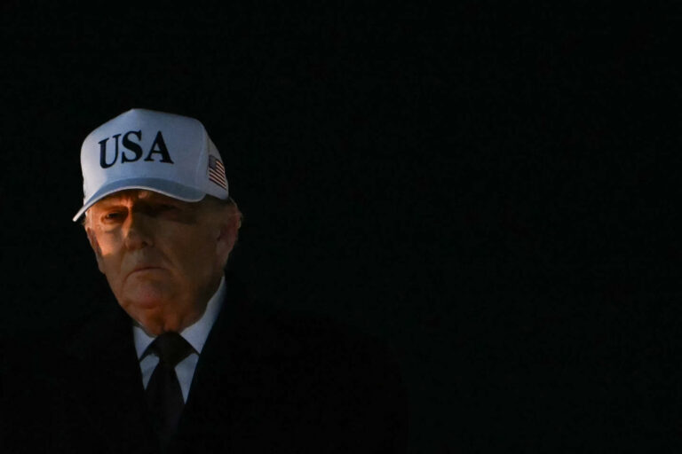 Trump impõe tarifa 25% sobre as transações de países que negociam com o Irã 