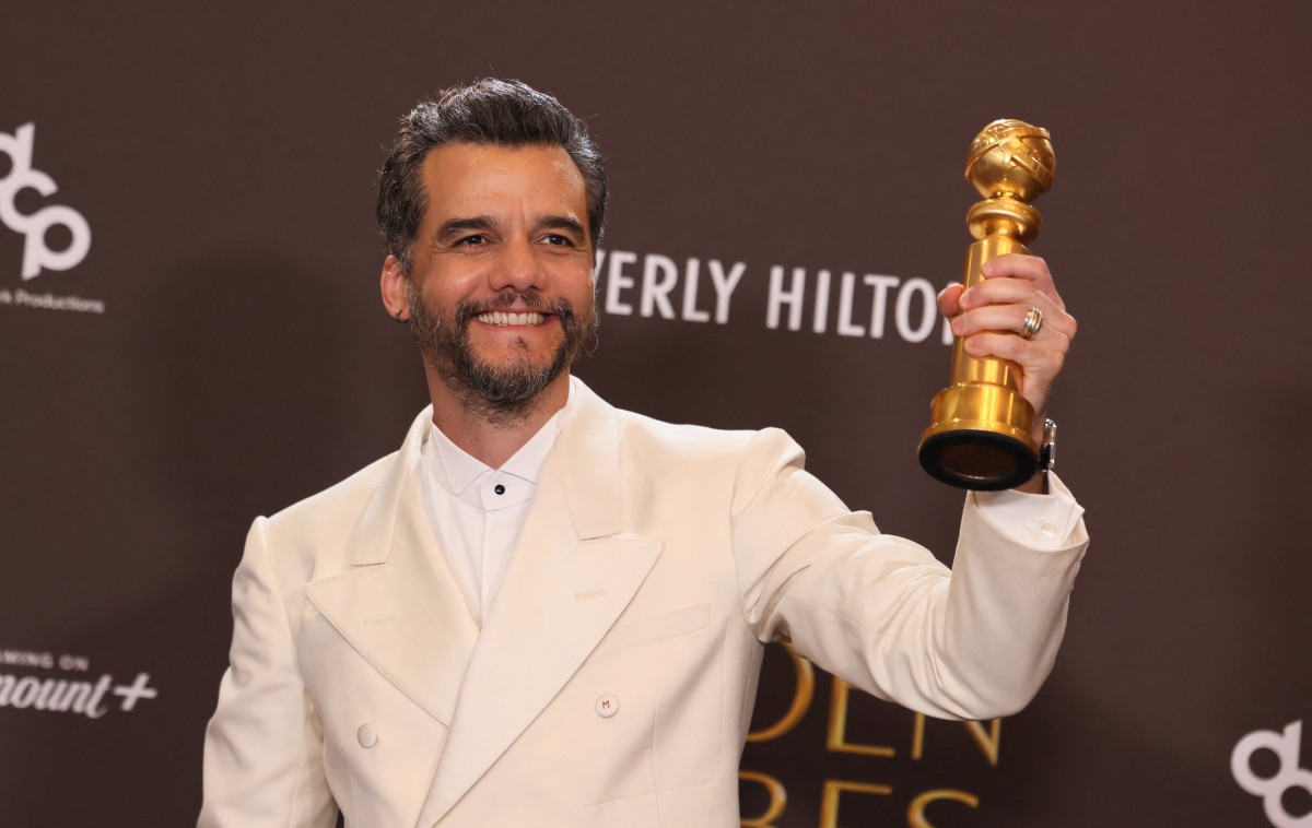 Wagner Moura recebe prêmio de melhor ator em filme de drama no Globo de Ouro