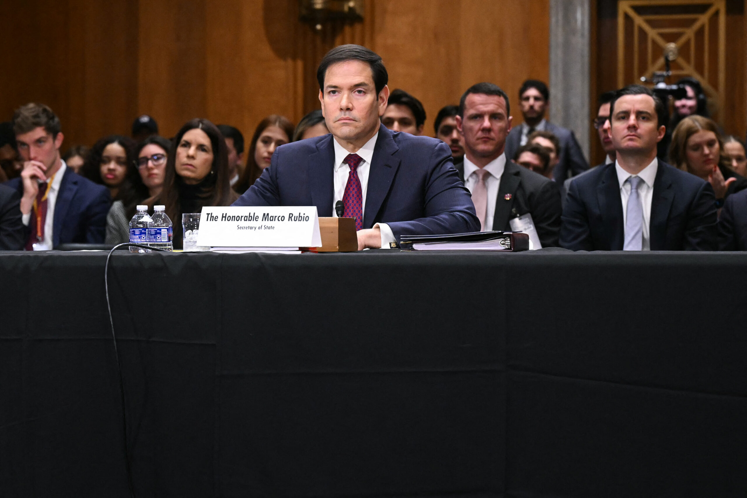 O secretário de Estado dos Estados Unidos, Marco Rubio, depõe durante uma audiência do Comitê de Relações Exteriores do Senado para falar sobre a política dos EUA em relação à Venezuela