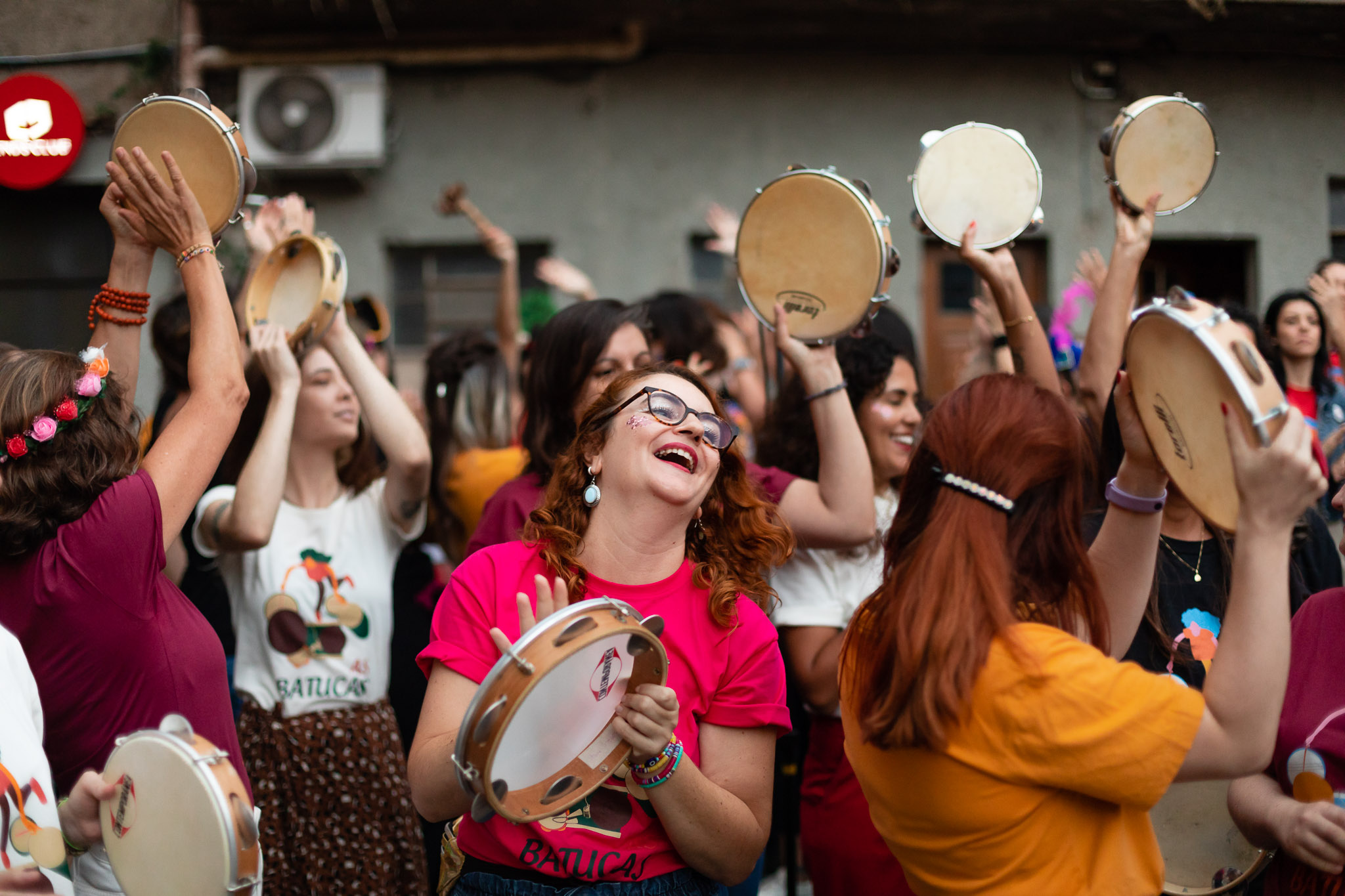As oficinas têm como objetivo ensinar, mas também promover a socialização, o compartilhamento de vivências em grupo e a conexão entre mulheres