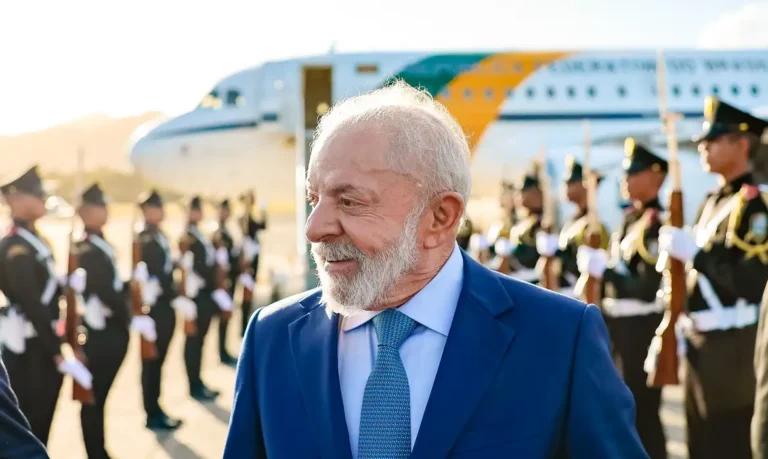 Lula veta penduricalhos que poderiam elevar salários a R$ 80 mil no Congresso e no TCU