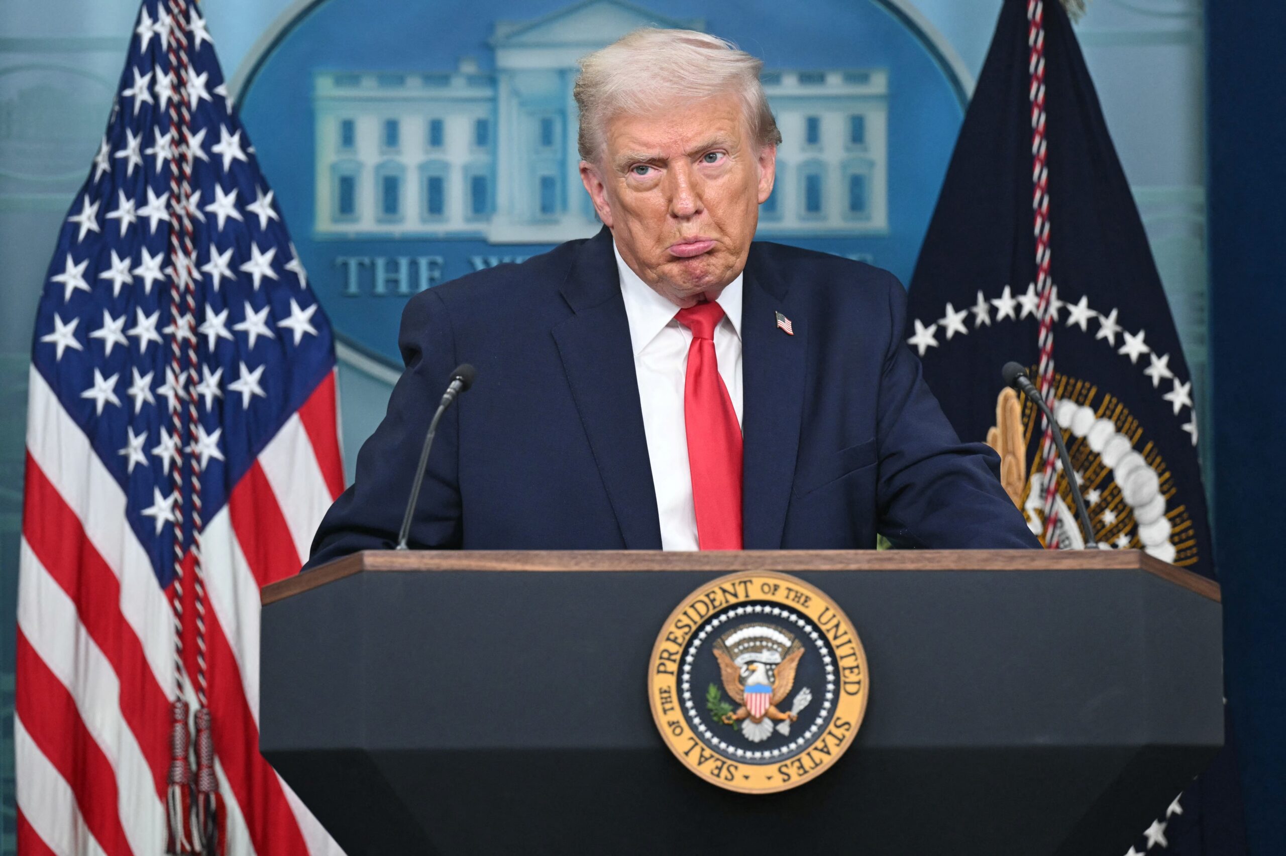 O presidente dos Estados Unidos, Donald Trump, um dos expoentes dessa cultura do absurdo