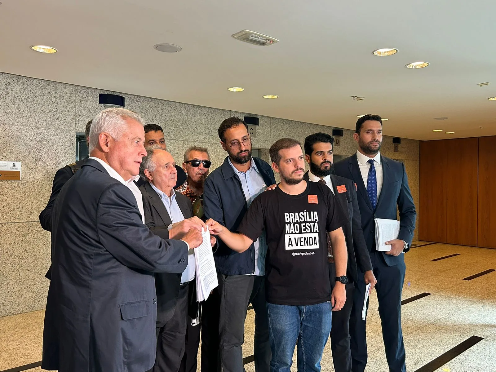Partidos protocolaram pedido na tarde desta sexta (23)