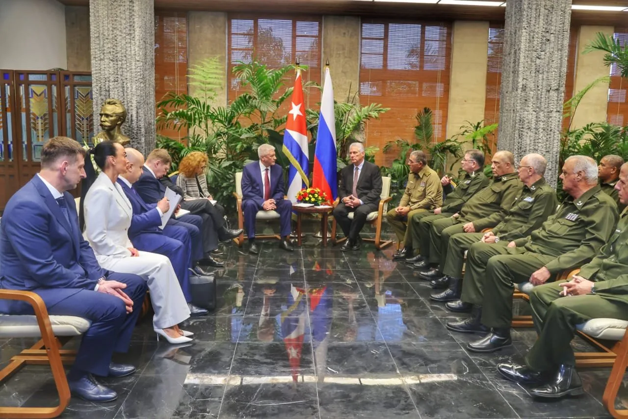 O ministro do Interior da Rússia, Vladimir Kolokoltsev, o presidente da República de Cuba, Miguel Díaz-Canel.