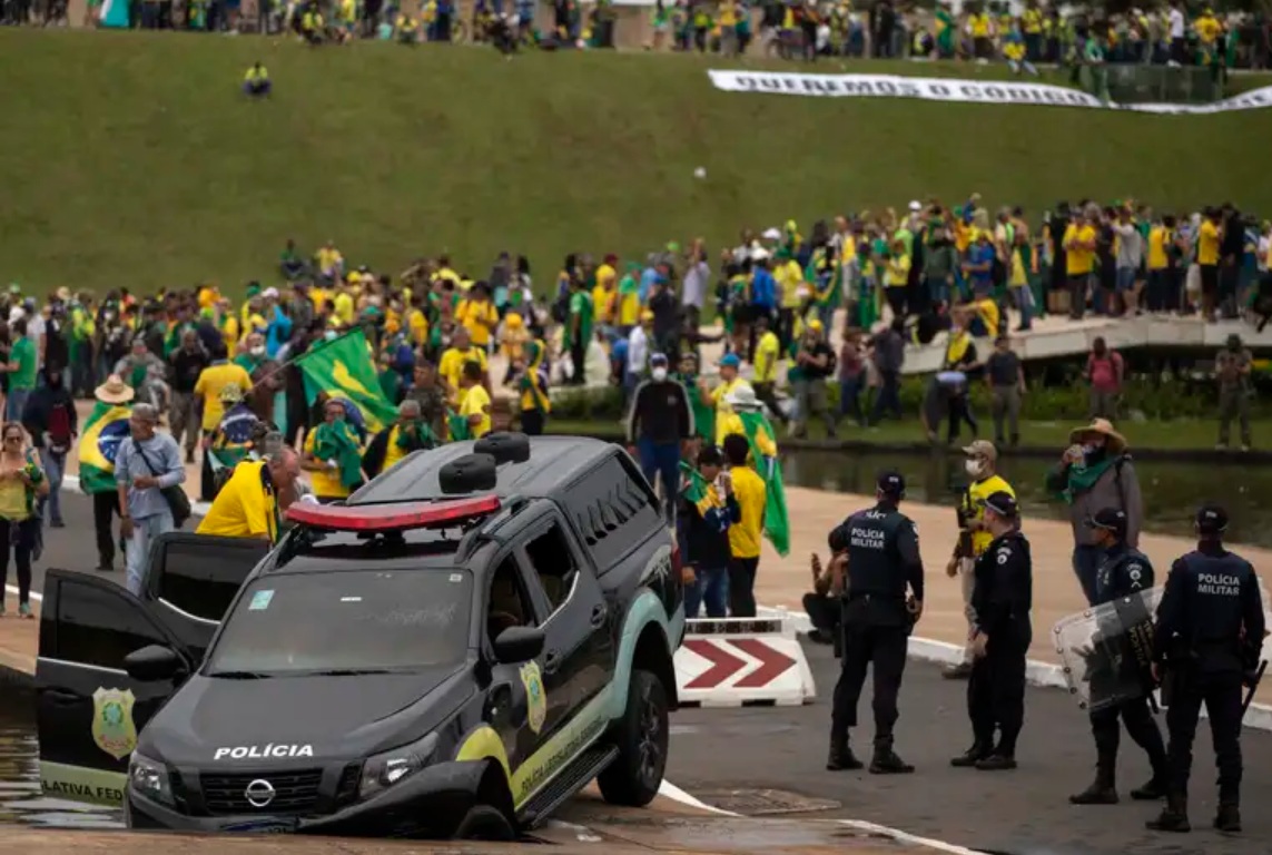 Golpistas no 8 de janeiro de 2023