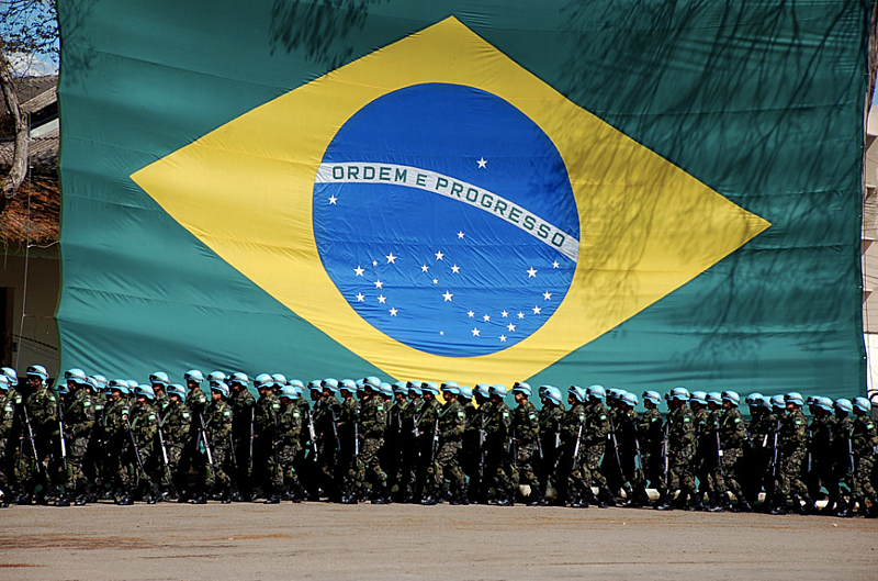 O custo de manter a aposentadoria de um militar é o equivalente à manutenção previdenciária de 17 civis, segundo levantamento do TCU