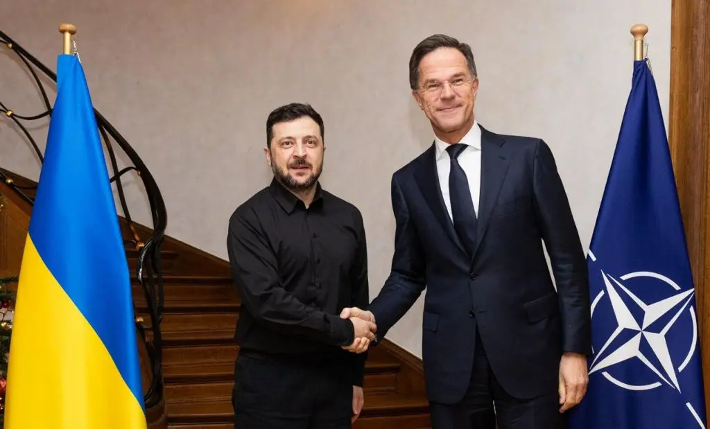 Zelensky e Rutte durante encontro para expressar apoio à causa da Ucrânia Mark Rutte / X