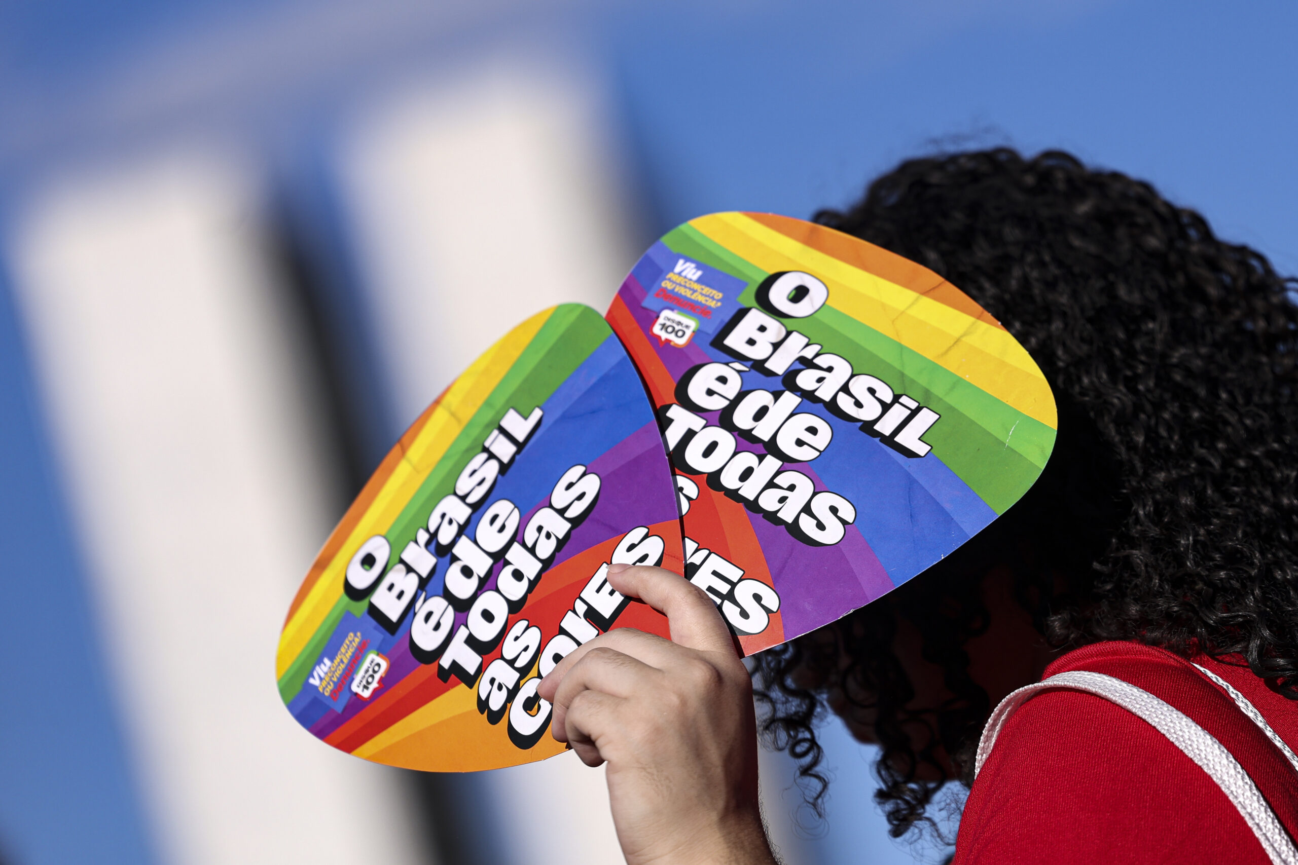 Política nacional foca no enfrentamento de todas as formas de preconceito por orientação sexual ou identidade de gênero.