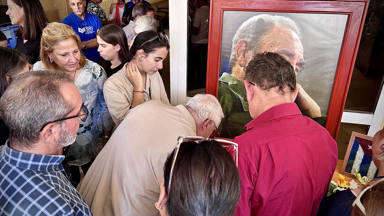 Ato em homenagem no ISRI