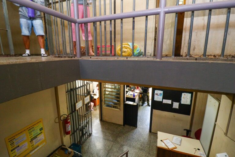 Defensoria denuncia violação de direitos de mulheres e crianças no Presídio Madre Pelletier