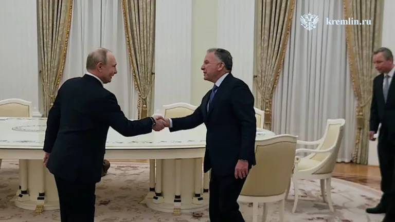 Rússia exige retirada de tropas do Donbass antes de reunião trilateral com Ucrânia e EUA
