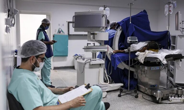 Agora Tem Especialista busca reduzir demanda acumulada após 'gestão irresponsável da pandemia'
