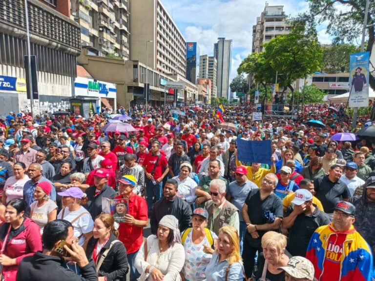 Venezuelanos marcham em Caracas por libertação de Maduro e primeira-dama