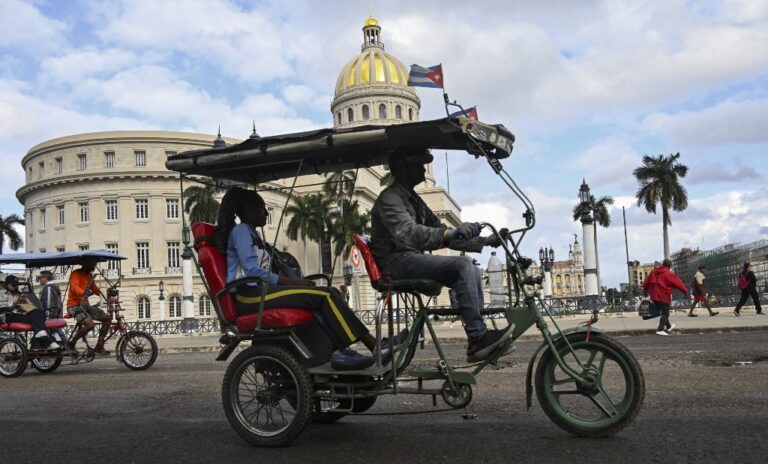 Ataques dos EUA a Cuba miram 'elemento simbólico de resistência' na América Latina