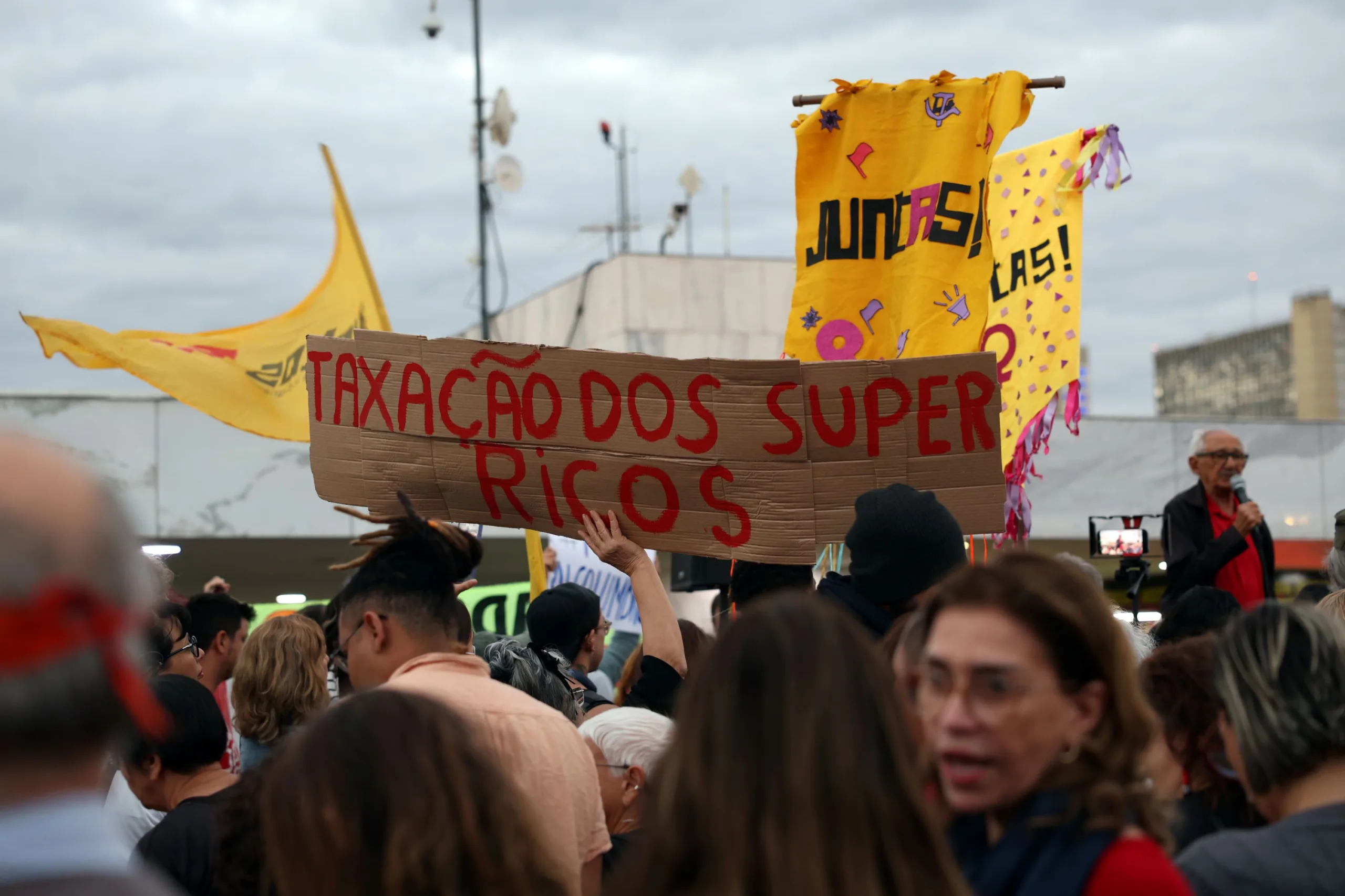 Relatório recente pela OXFAM demonstra que os profetas da austeridade e do corte de impostos aos ricos pregaram em proveito próprio.