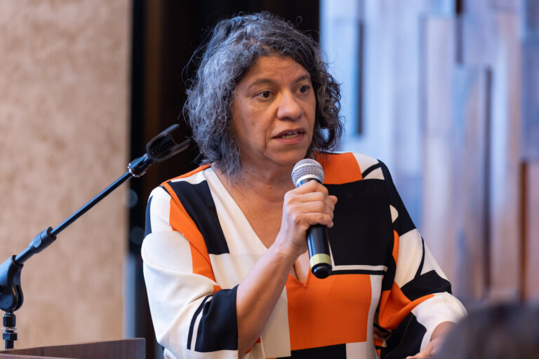 Crescimento e maior crueldade marcam cenário do feminicídio em 2025, afirma Estela Bezerra