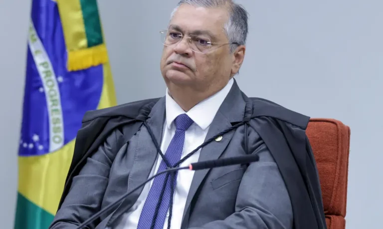 Flávio Dino acaba com a aposentadoria compulsória como punição a juízes
