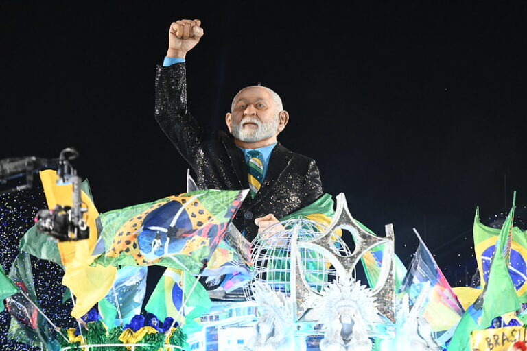 'Lulismo volta a disputar narrativa': cientista analisa homenagem de Lula no Carnaval do RJ
