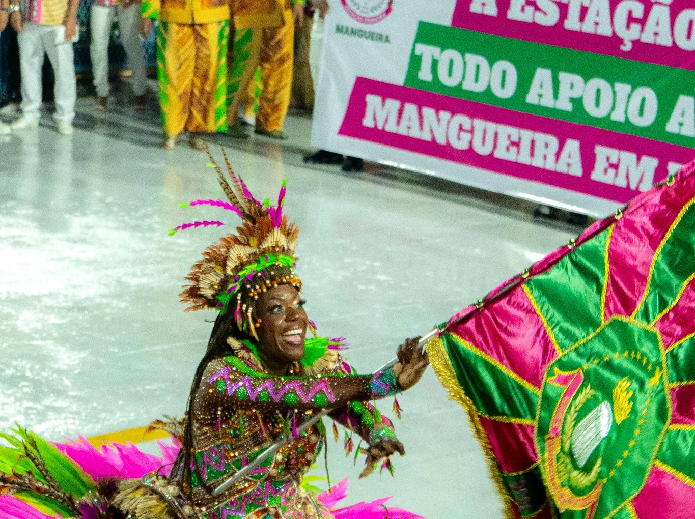 Mangueira protestou contra as notas do casal de mestre-sala e porta-bandeira