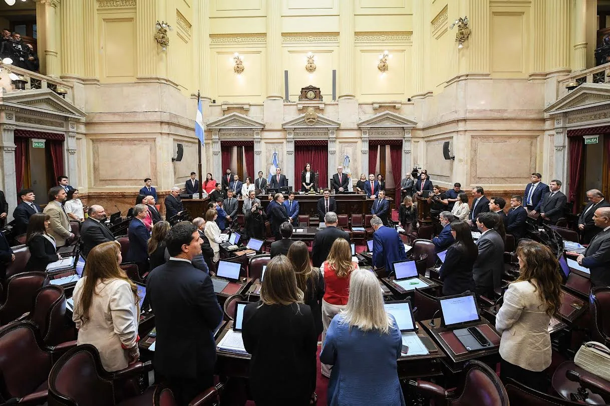 Plenário do Senado argentino durante sessão que aprovou a reforma trabalhista do governo Javier Milei.